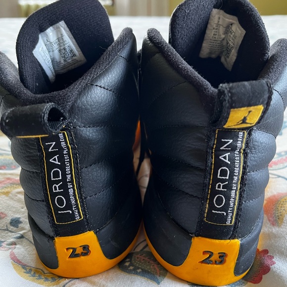 Nike Jordan Retro 12 University Gold basketball shoes - Picture 3 of 12